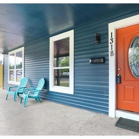 Stylish 4 Br2Ba Renovated Home Near Downtown サンアントニオ エクステリア 写真