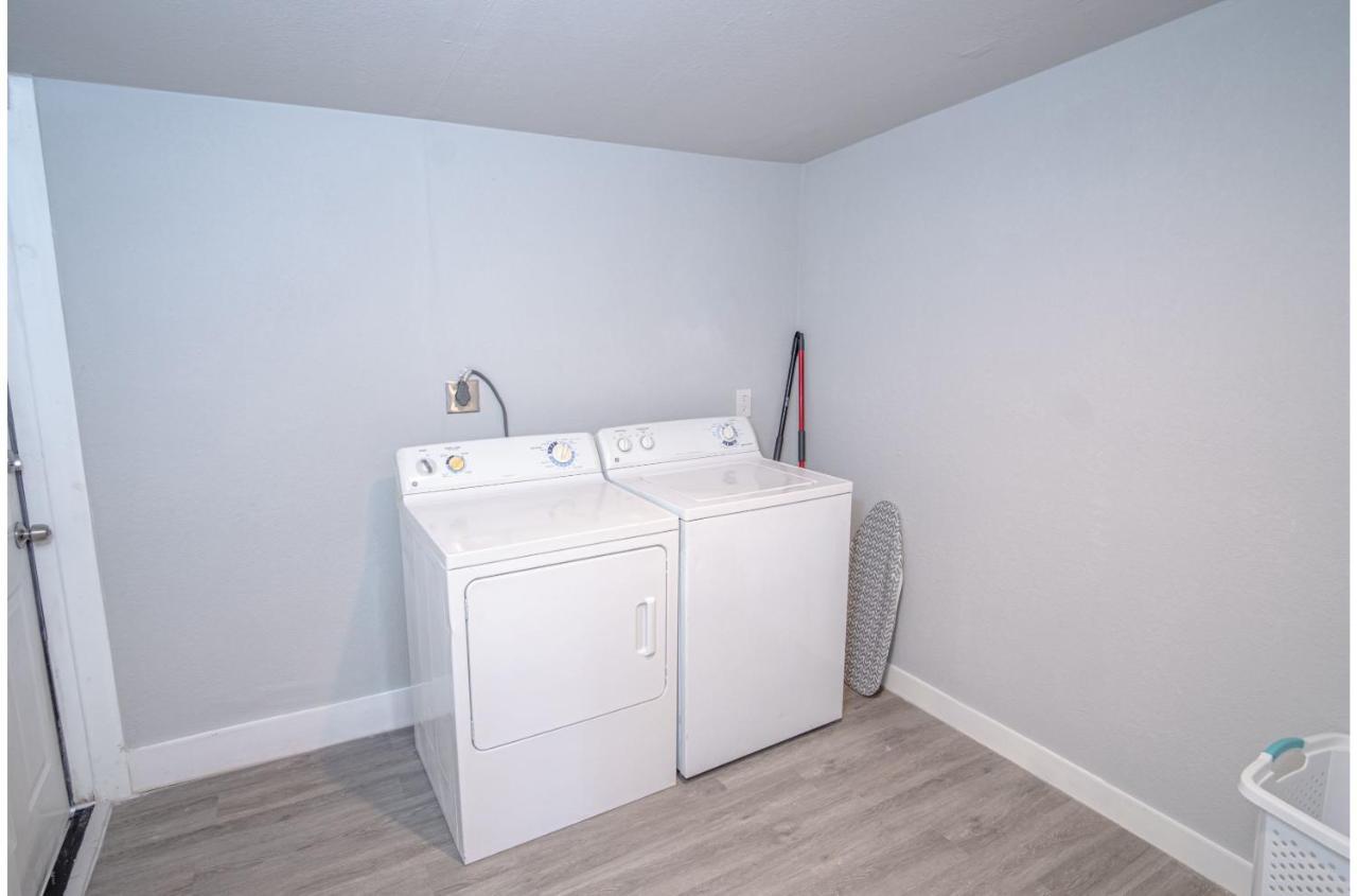 Stylish 4 Br2Ba Renovated Home Near Downtown サンアントニオ エクステリア 写真