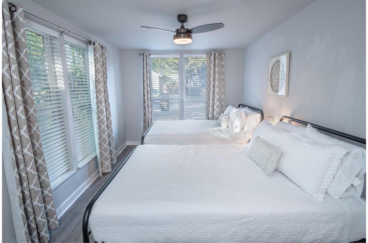 Stylish 4 Br2Ba Renovated Home Near Downtown サンアントニオ エクステリア 写真