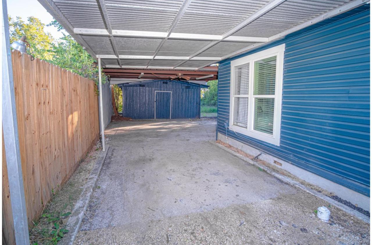 Stylish 4 Br2Ba Renovated Home Near Downtown サンアントニオ エクステリア 写真