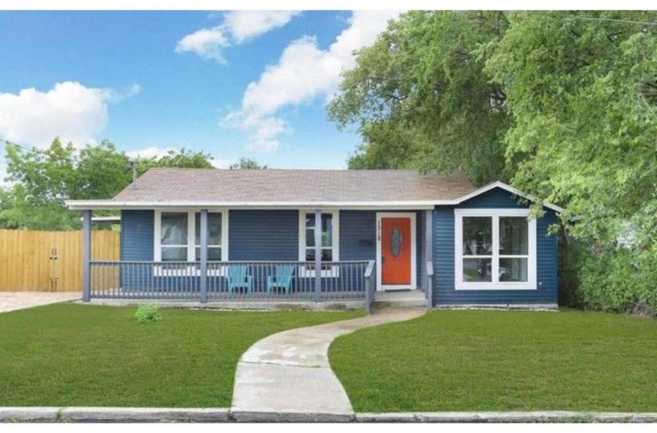 Stylish 4 Br2Ba Renovated Home Near Downtown サンアントニオ エクステリア 写真